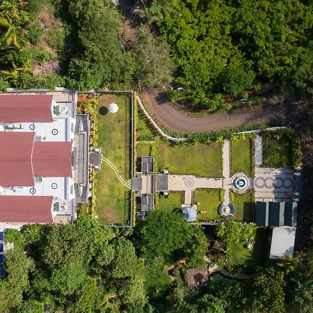 Bellevue Palace By Stayvista - Lavish Abode With A Pool, Landscaped Lawn, Gazebo & Adventure Activities Нашик Екстер'єр фото