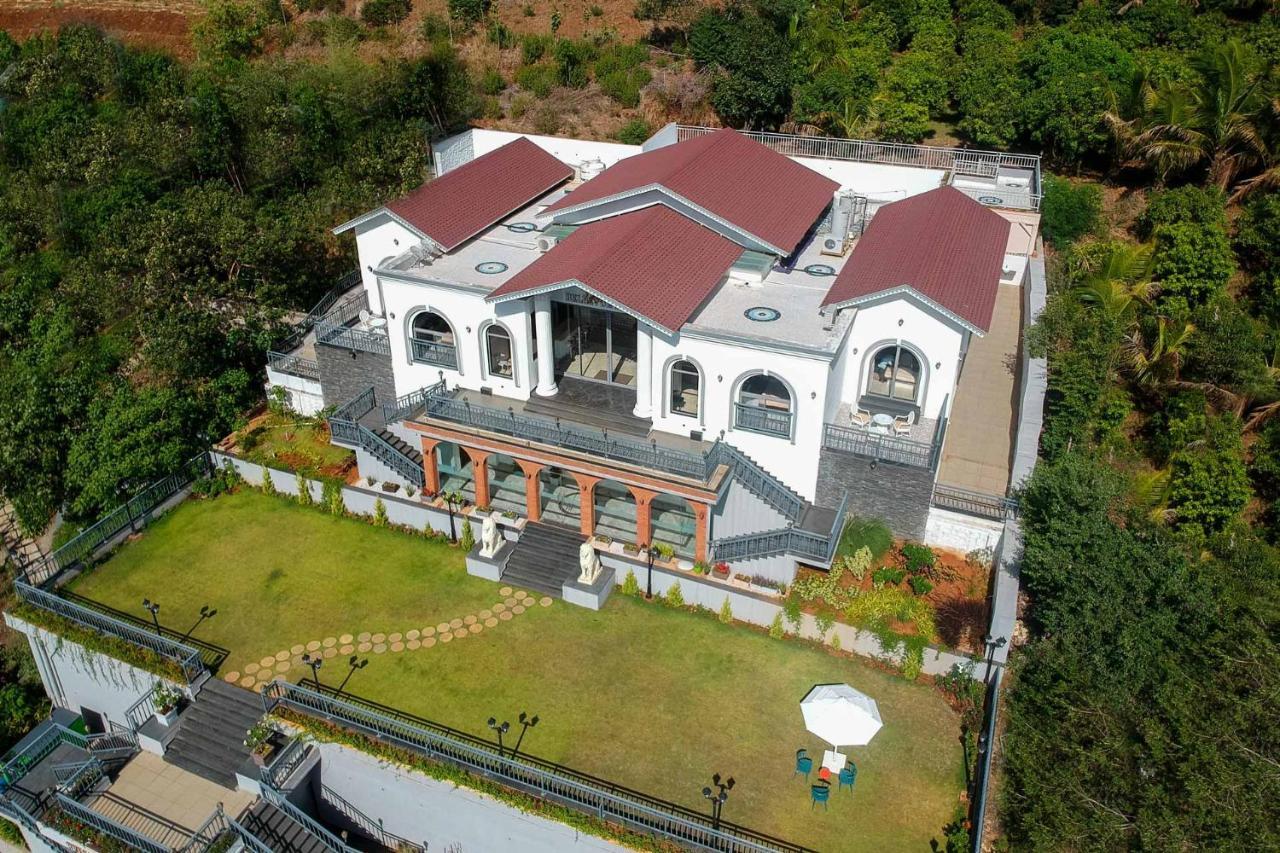 Bellevue Palace By Stayvista - Lavish Abode With A Pool, Landscaped Lawn, Gazebo & Adventure Activities Нашик Екстер'єр фото