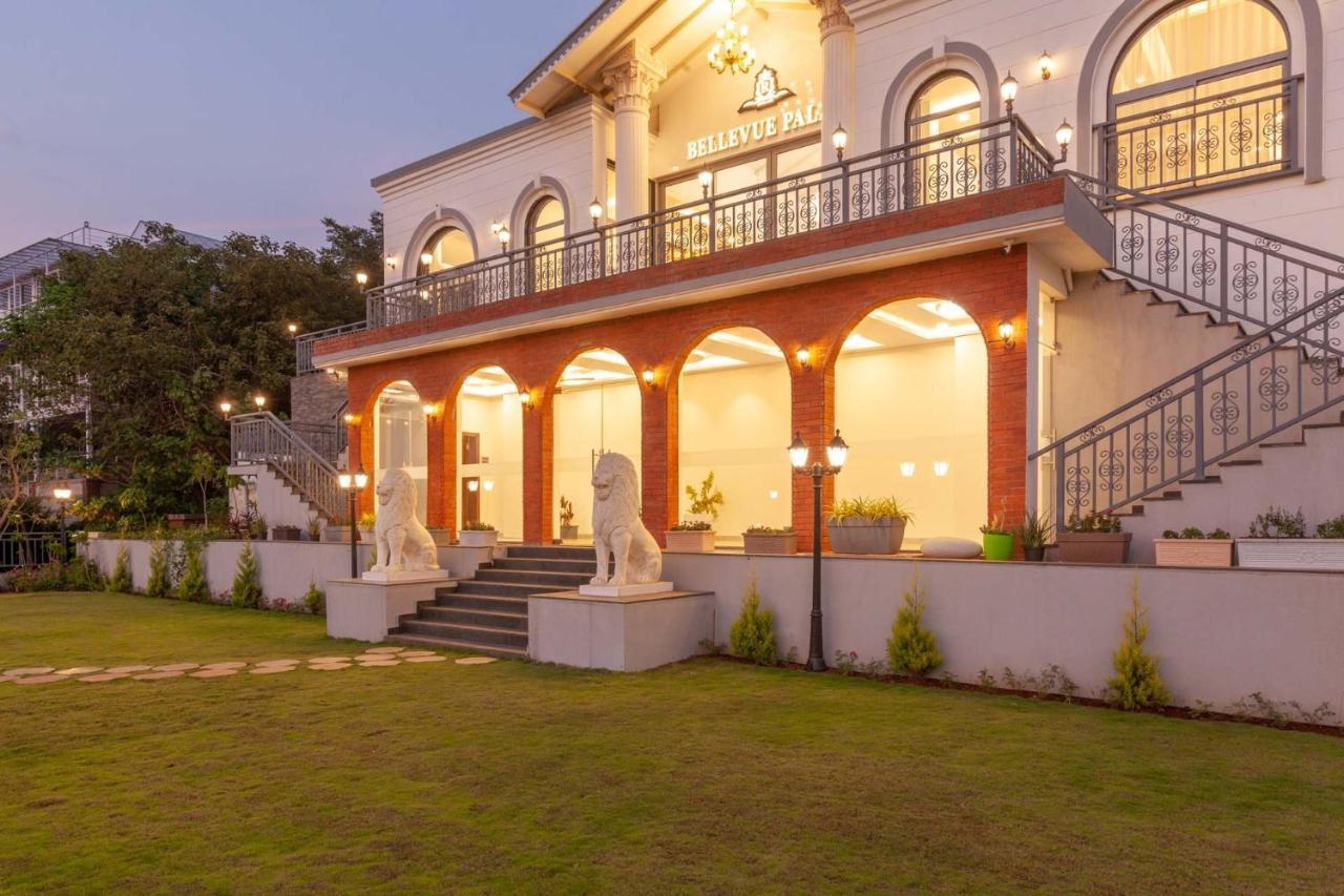 Bellevue Palace By Stayvista - Lavish Abode With A Pool, Landscaped Lawn, Gazebo & Adventure Activities Нашик Екстер'єр фото