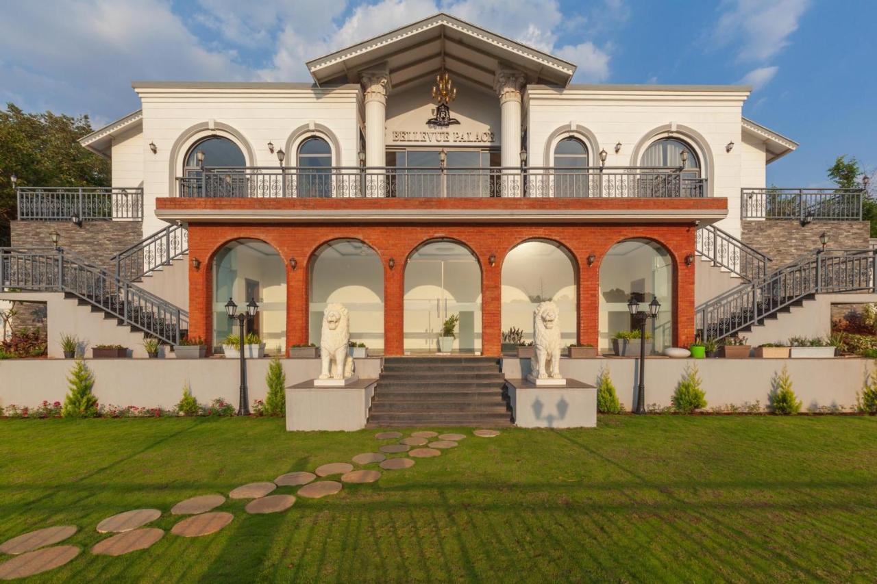 Bellevue Palace By Stayvista - Lavish Abode With A Pool, Landscaped Lawn, Gazebo & Adventure Activities Нашик Екстер'єр фото