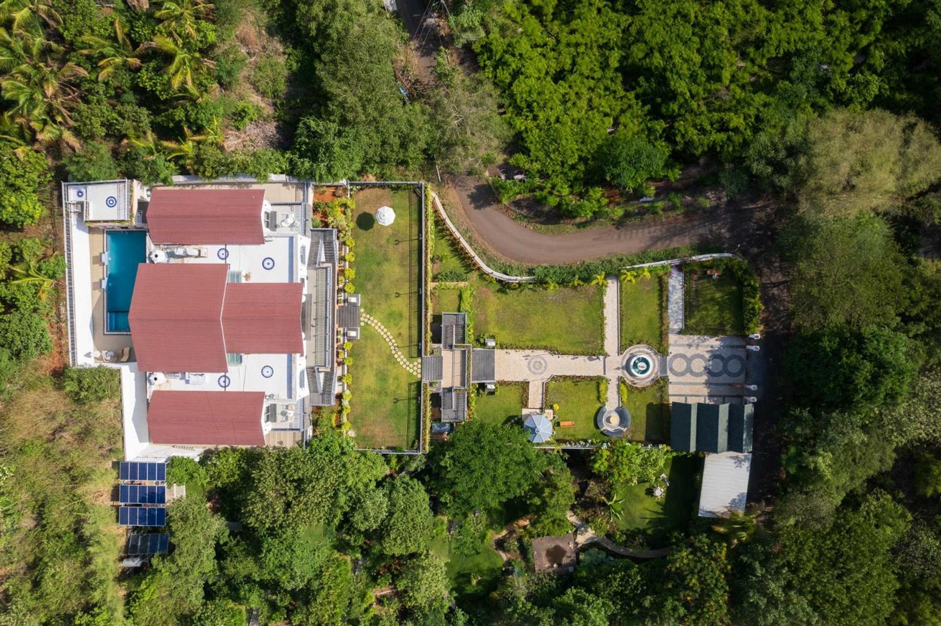 Bellevue Palace By Stayvista - Lavish Abode With A Pool, Landscaped Lawn, Gazebo & Adventure Activities Нашик Екстер'єр фото